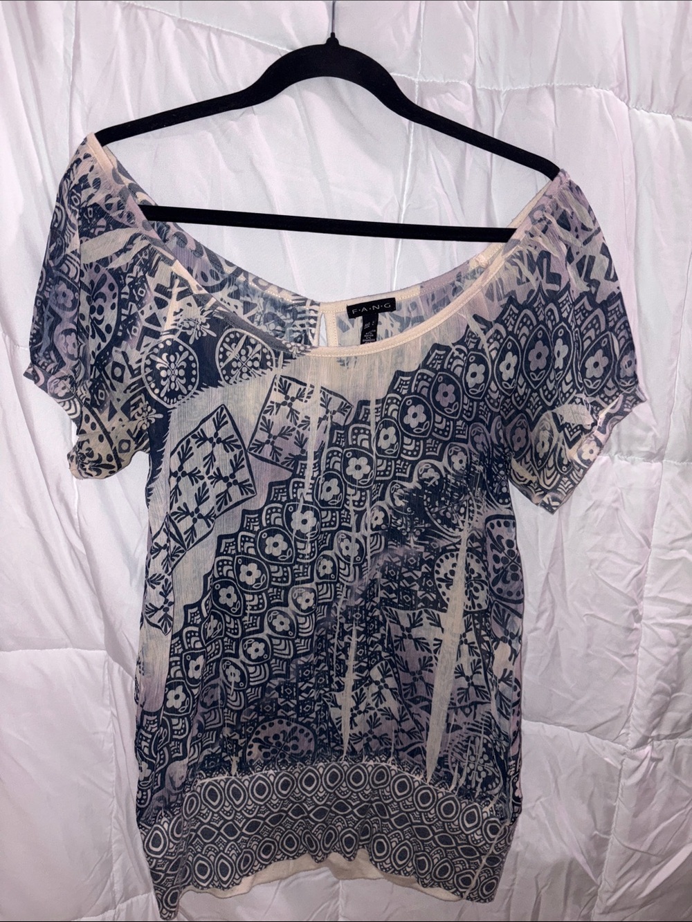 FANG Navy and Cream Scoop-Neck Short Sleeve Tunic Top